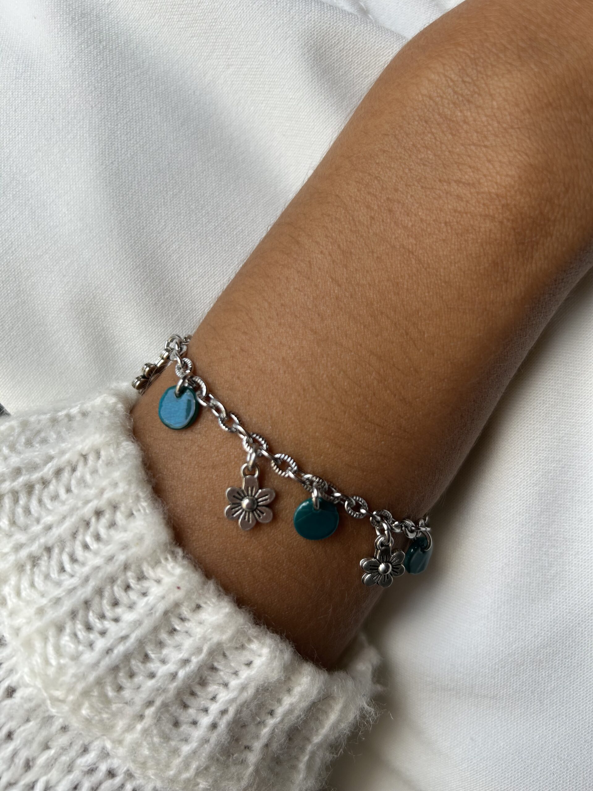 Bracelet breloques fleurs