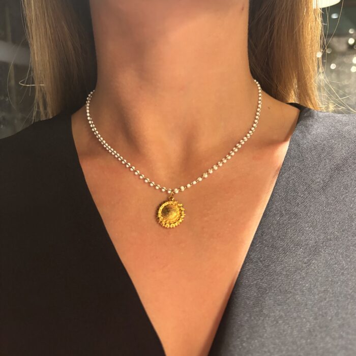 collier perles blanches tournesol