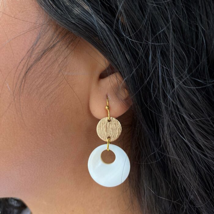Boucles d'oreilles pendantes en nacre