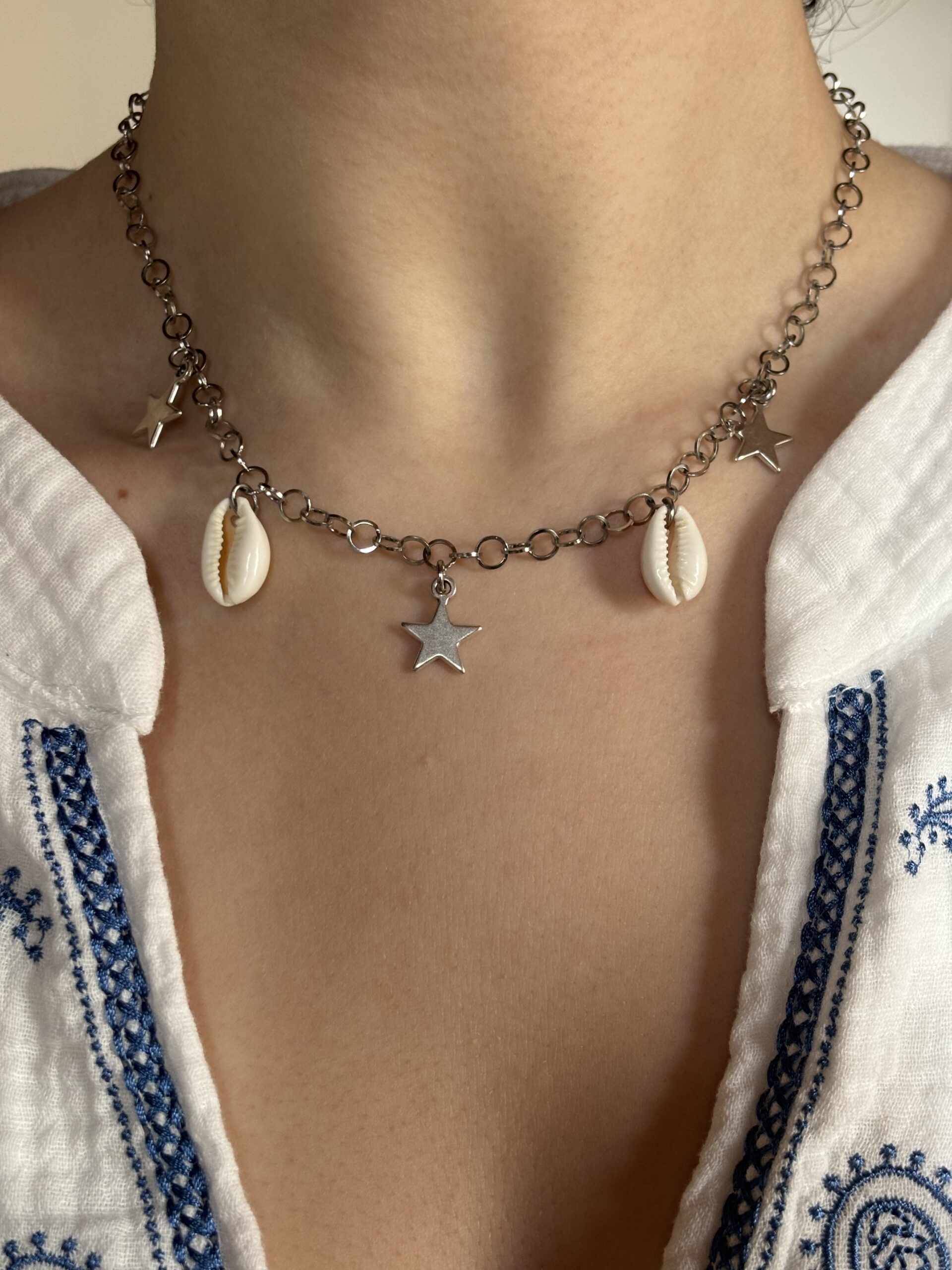 Collier Argenté Étoile avec Cauri Blanc