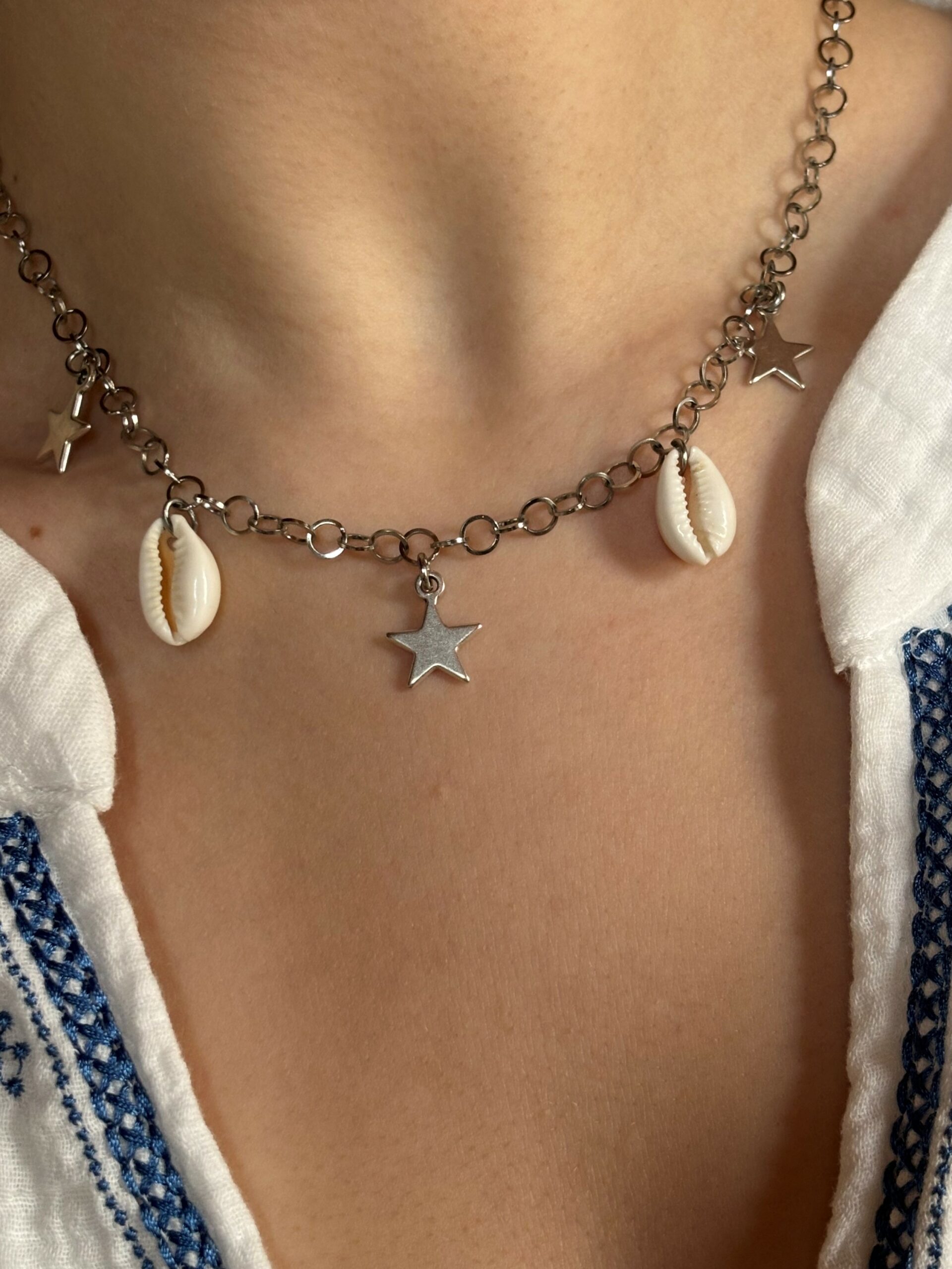 Collier Argenté Étoile avec Cauri Blanc