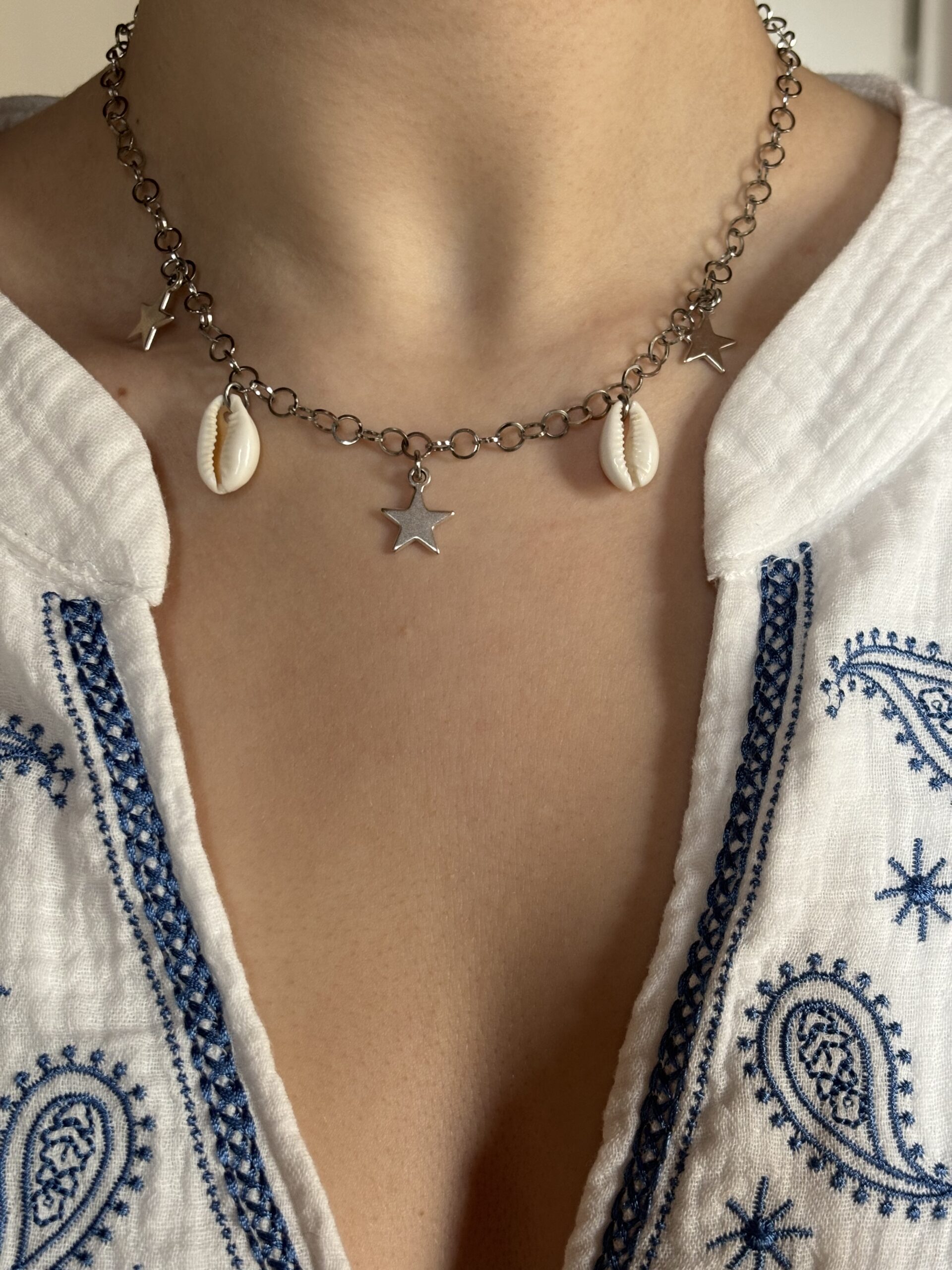 Collier Argenté Étoile avec Cauri Blanc