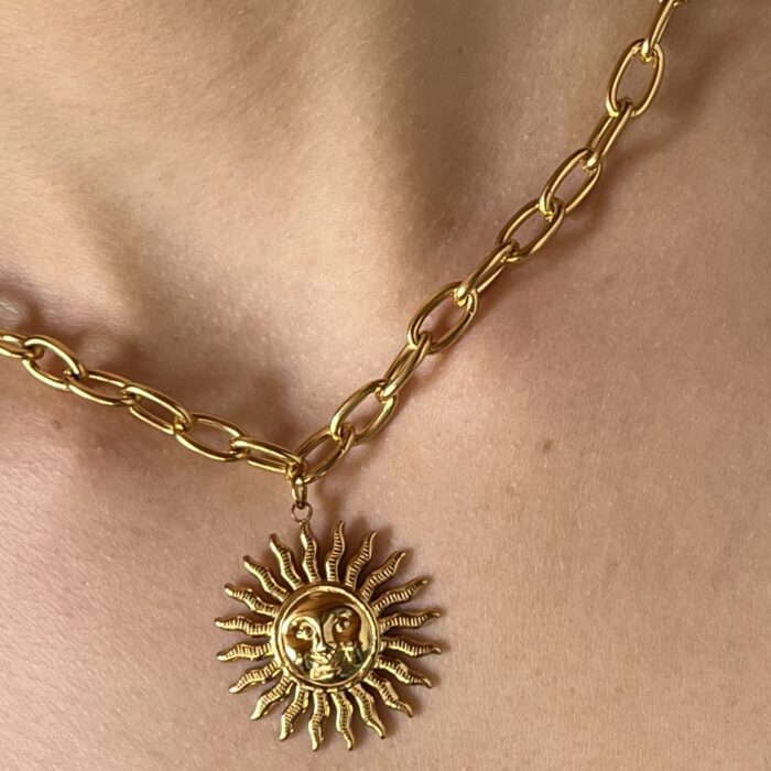 Collier Pendentif Soleil Doré