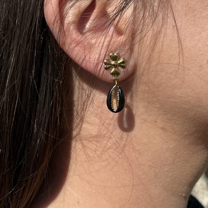 boucles d'oreilles leur coquillage noir