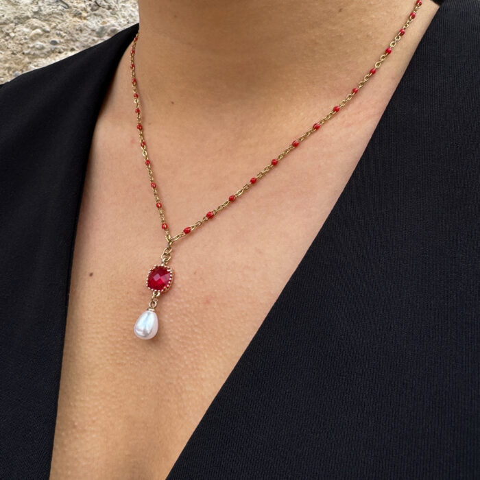 Collier perles rouges goutte blanche