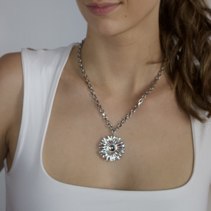 Collier fleur argentée