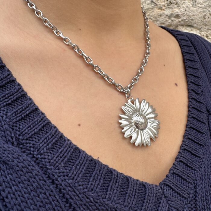 Collier Pendentif Fleur Argentée