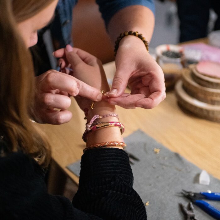 Atelier bracelet personnalisé apéro Atelier bracelet personnalisé apéro